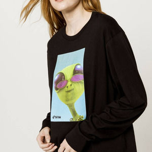 Tilly's Tik Tok Alien Undershot Graphic Long Tee